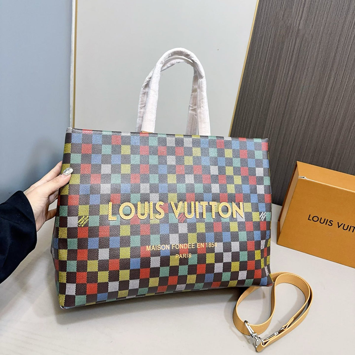 V Fashionable new checkered handbag 0724101013