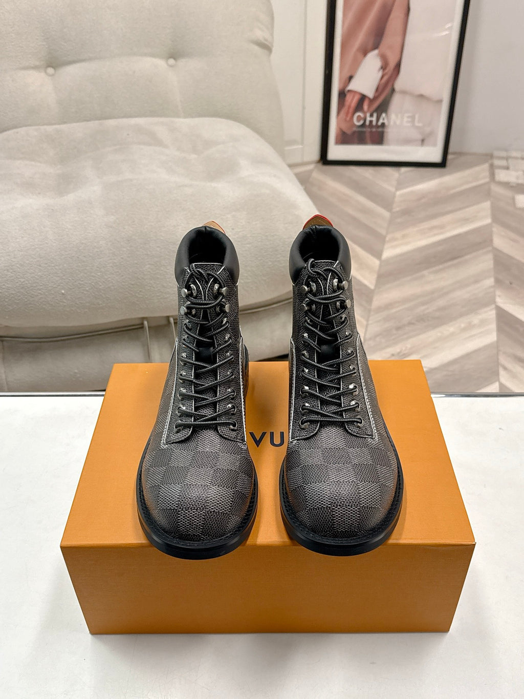L fashion couple's Dr. Martens ankle boots 0725101304
