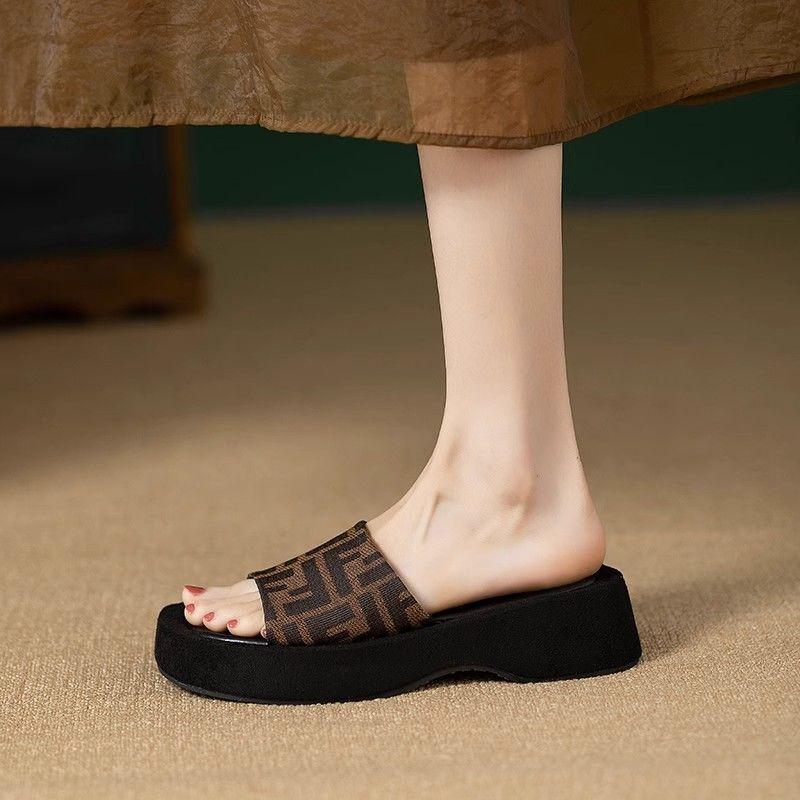 Fashion Joker Leather Slippers 1024040308