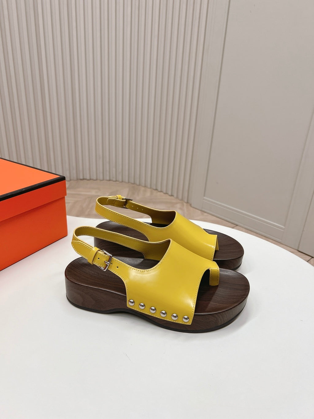 H new stylish summer sandals 0725040811