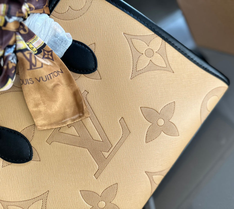 L 24New Onthego East West Tote Bag 1824061202