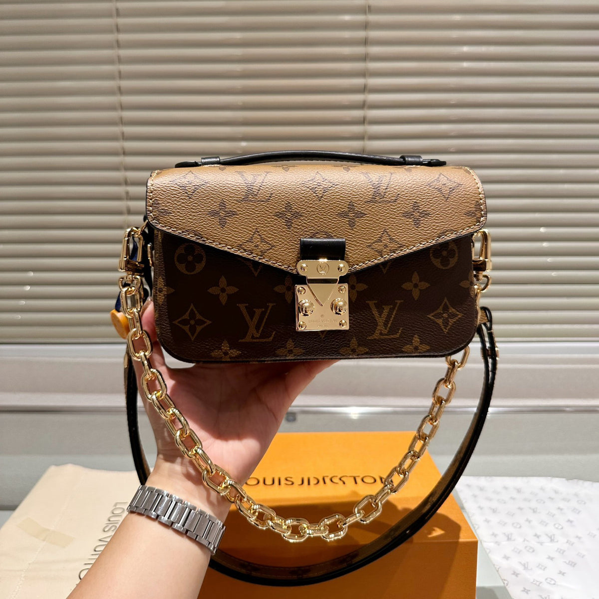 Postman small chain bag XC1823092601