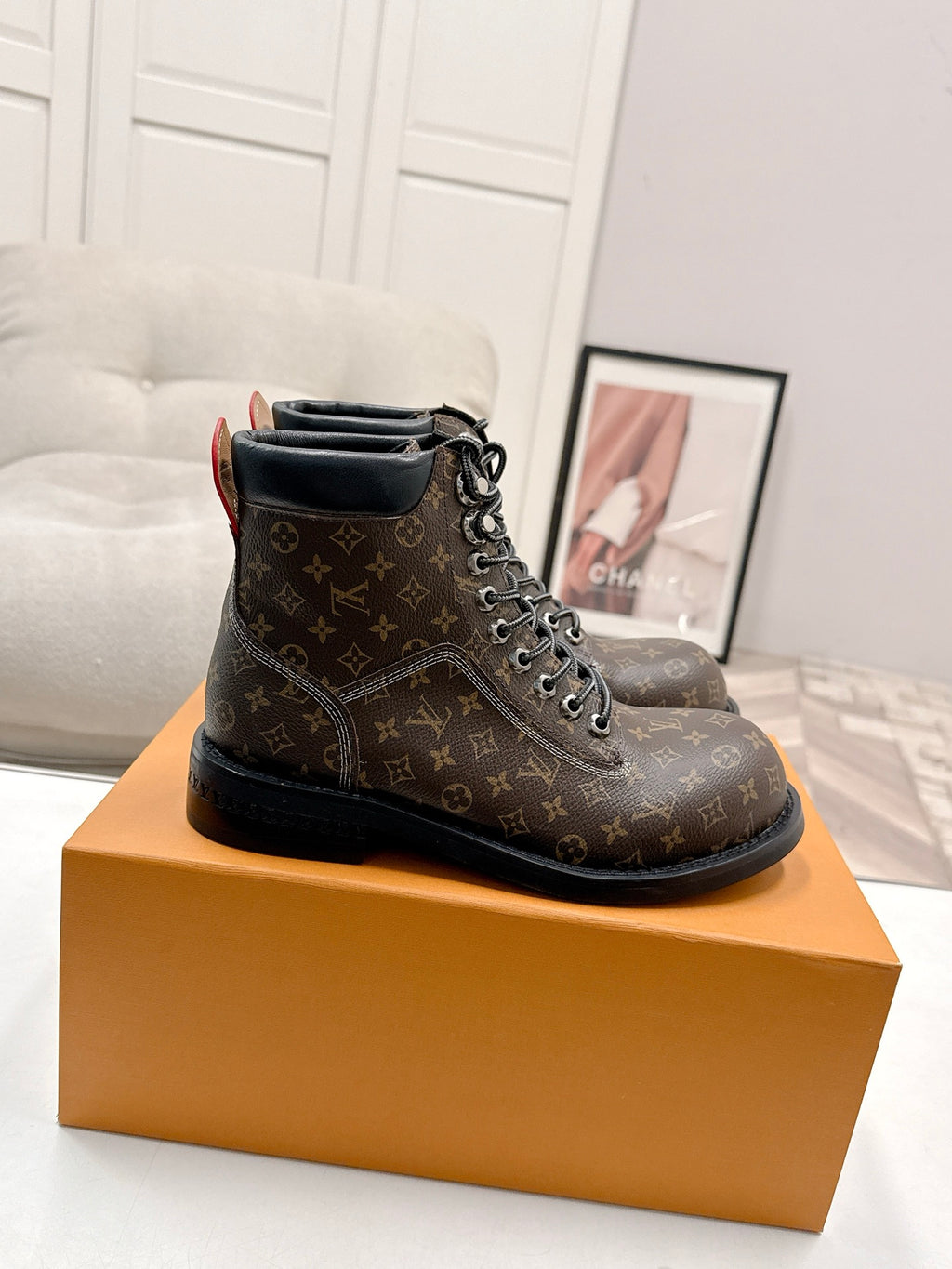 L fashion couple's Dr. Martens ankle boots 0725101303