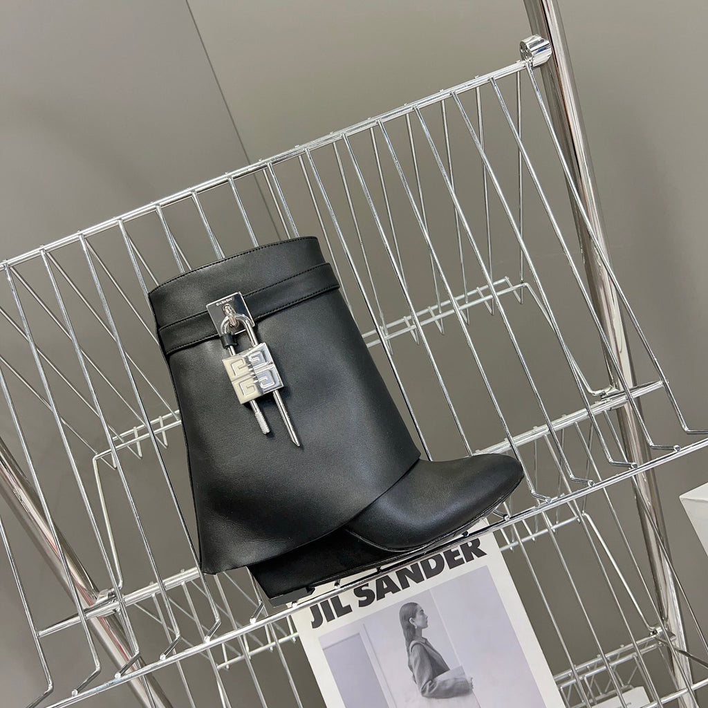 New fashion metal buckle boots leather boots(41/42 need to be customized)