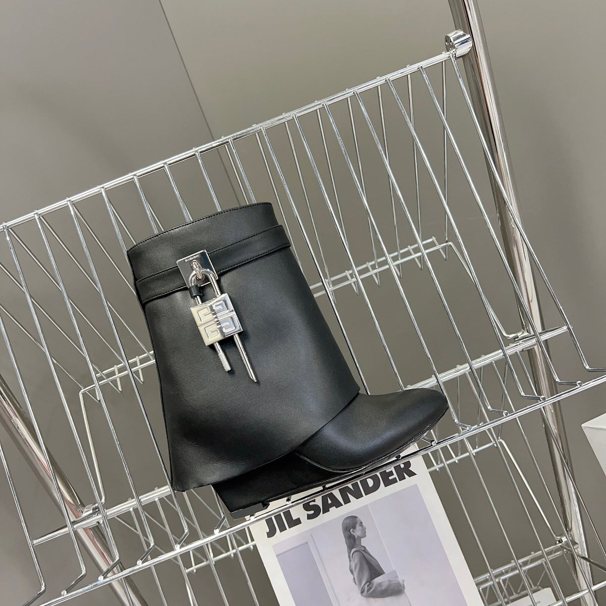 New fashion metal buckle boots leather boots(41/42 need to be customized)