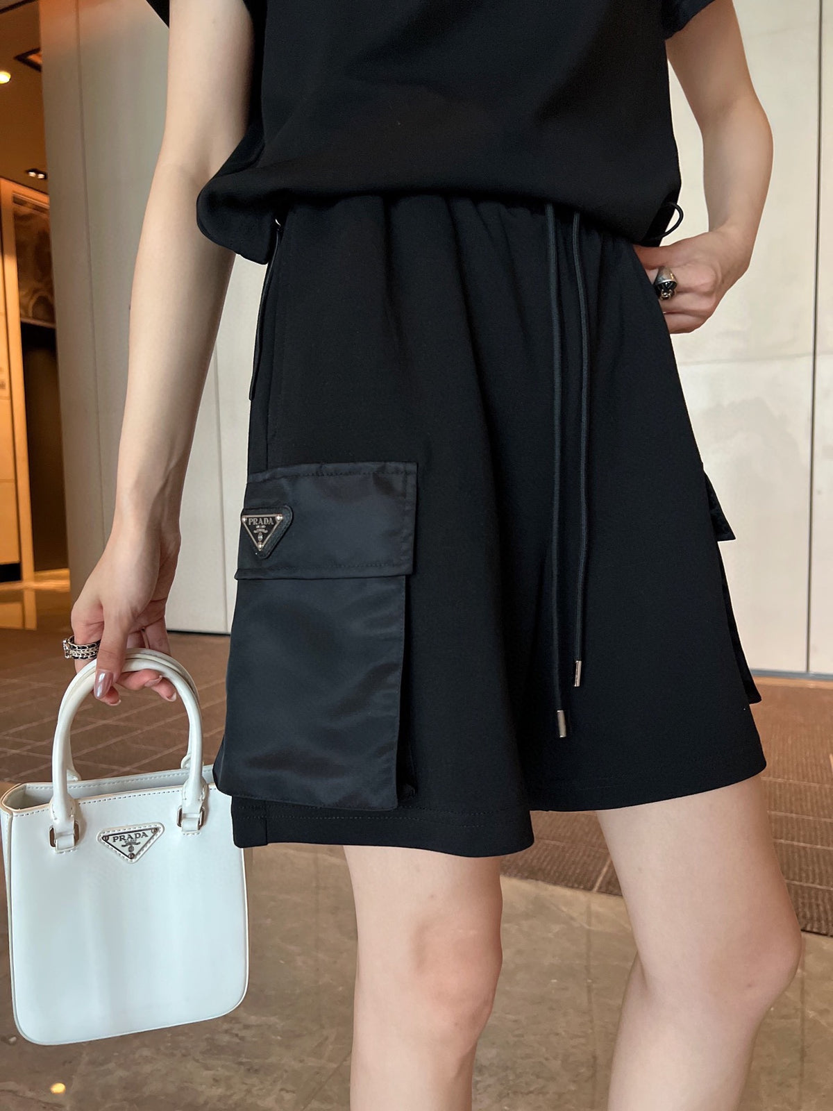 P 24ss new suit round neck splicing sweater shorts suit 0724071806