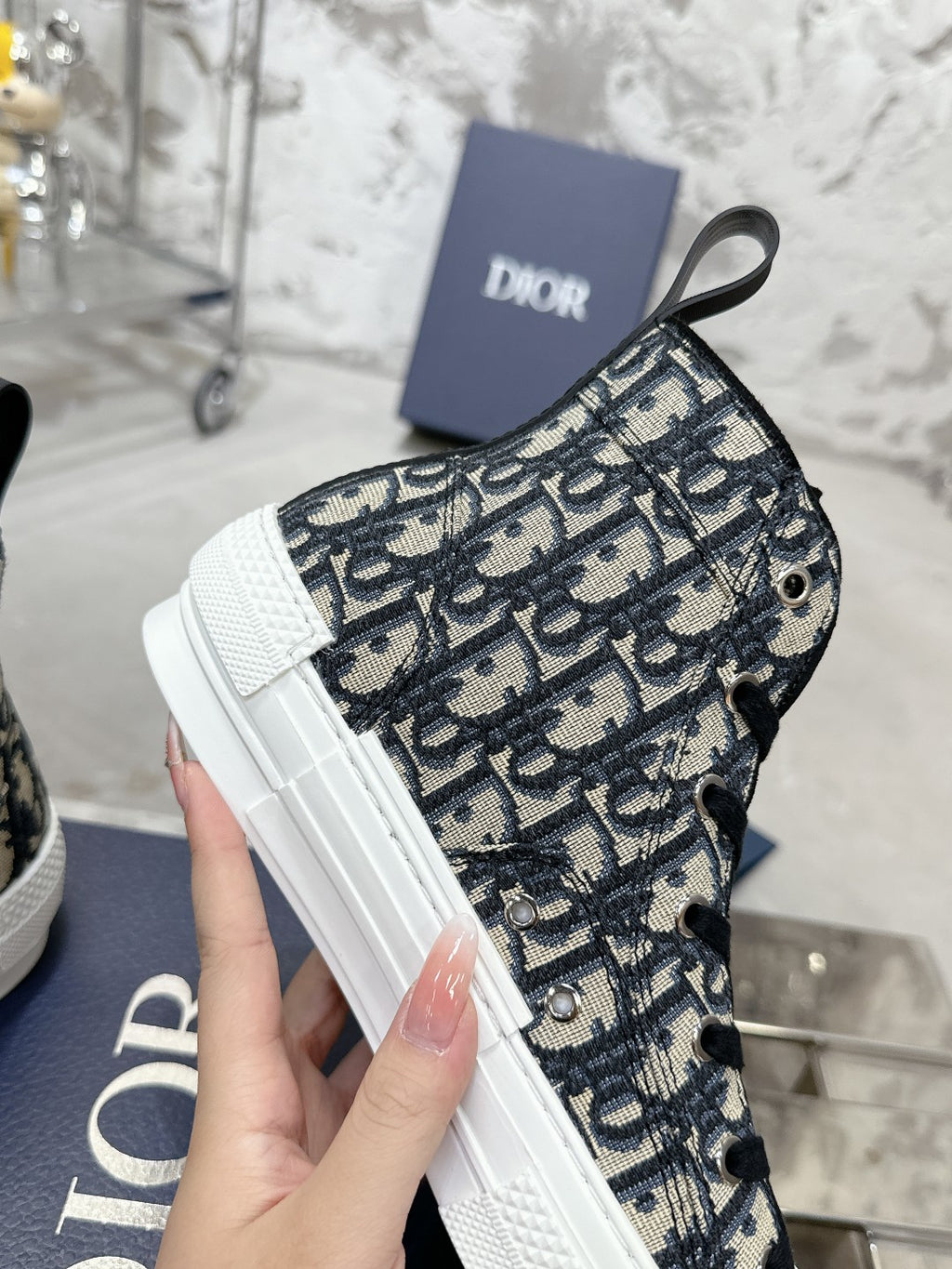 CD B23 High-Top Sneaker 1824120909