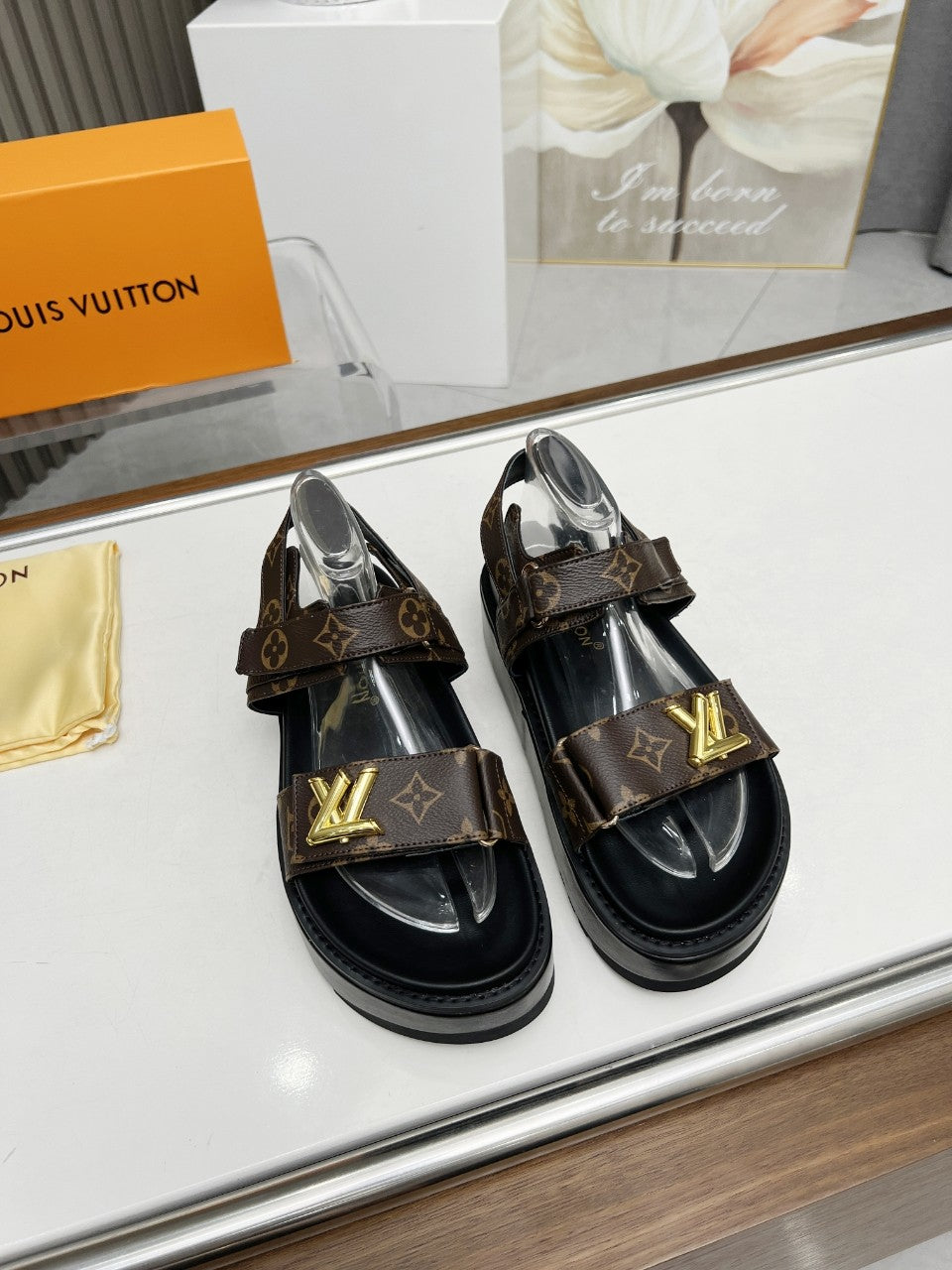 24 New Women's Thick Soled Sandals XC0424050603
