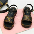 New Fashion Classic Versatile Thick Sole Sandals 1024062017