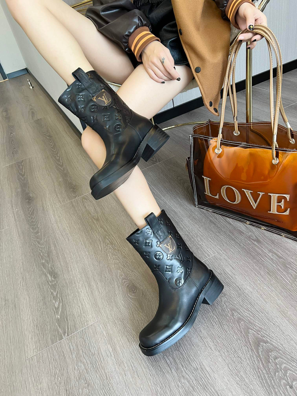 V Logo stylish embossed printed leather booties 0724101802