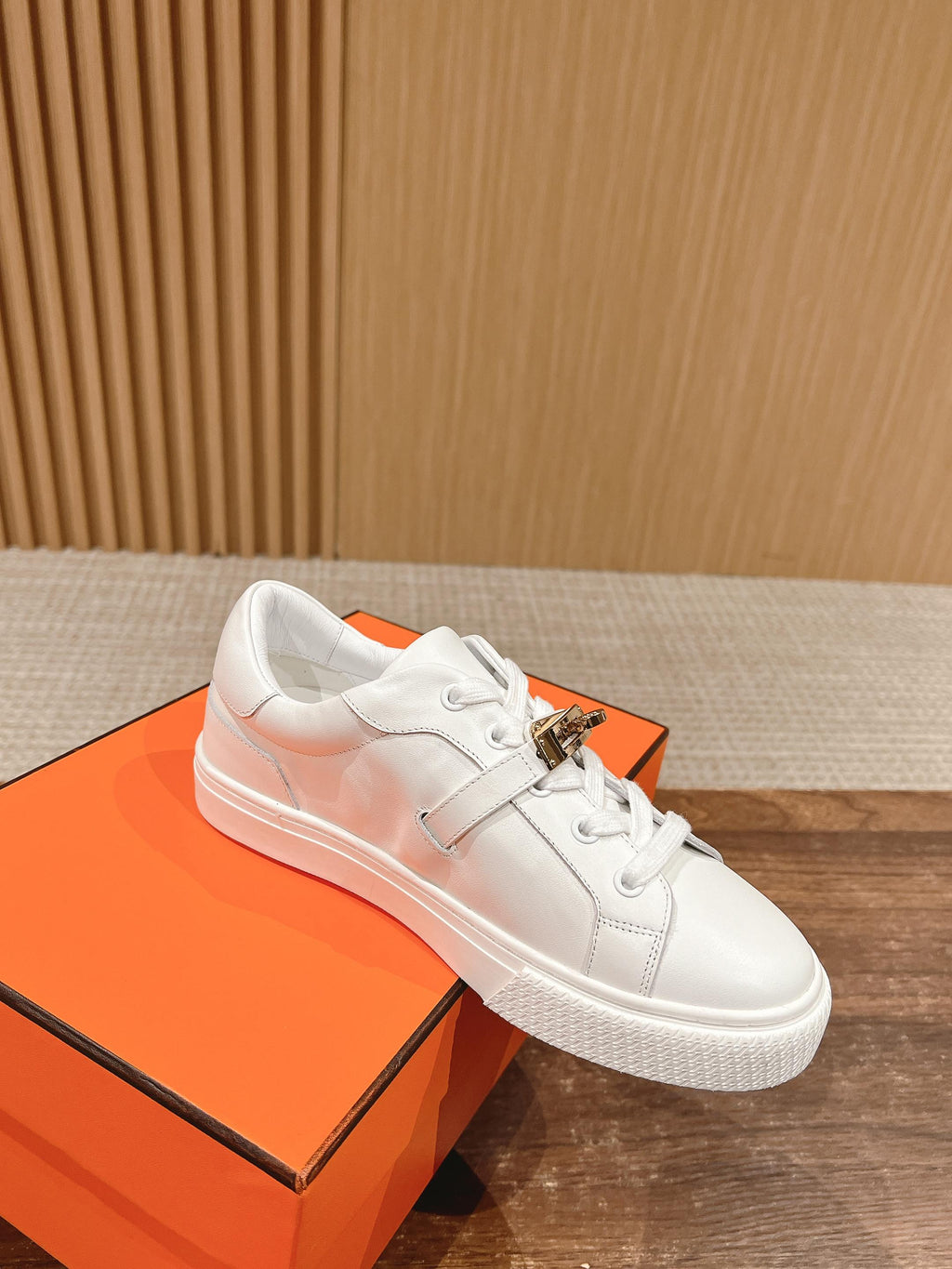 H Women's Fashion White Sneakers 072505206