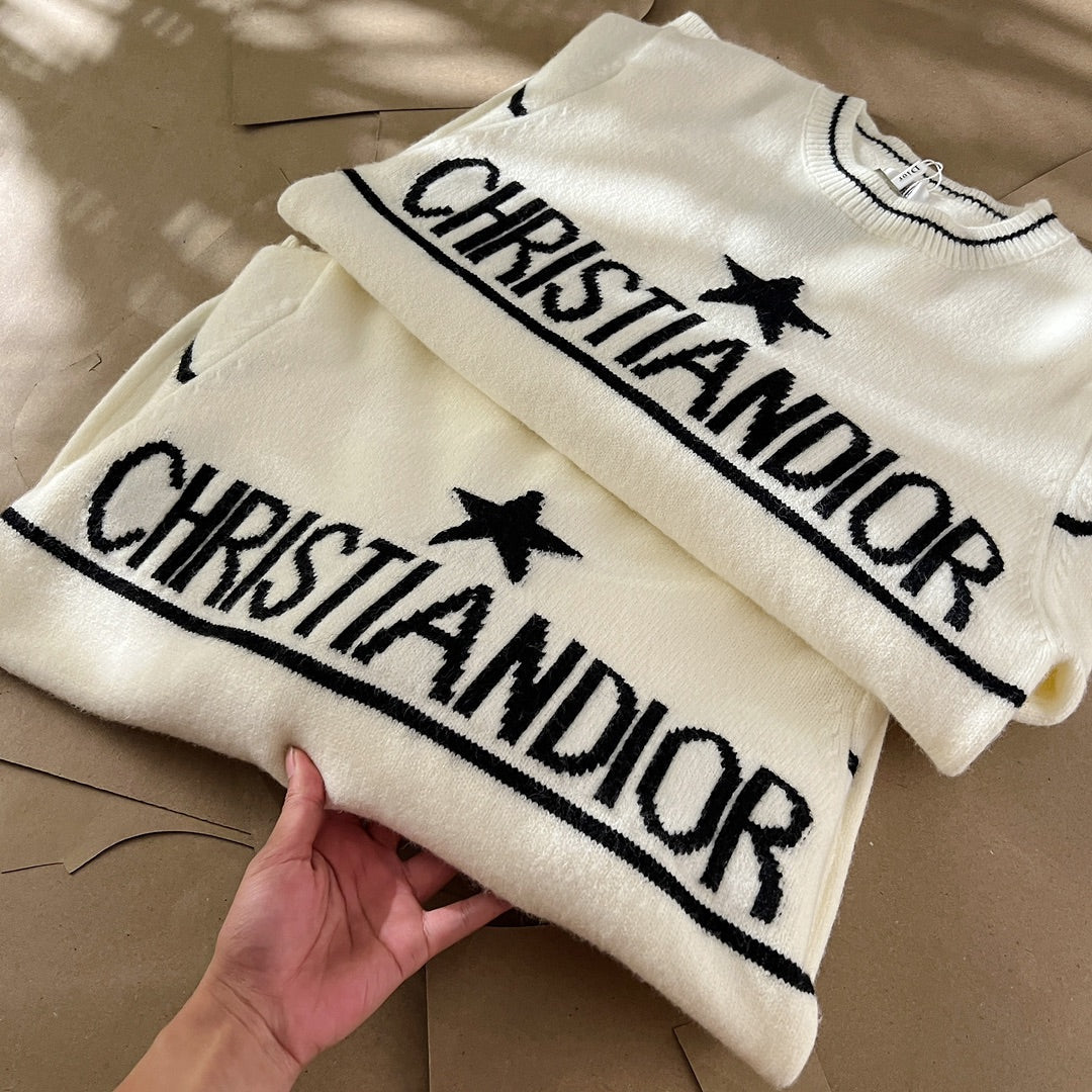 Lucky Star Jacquard Crew Neck Sweater XC0823091914