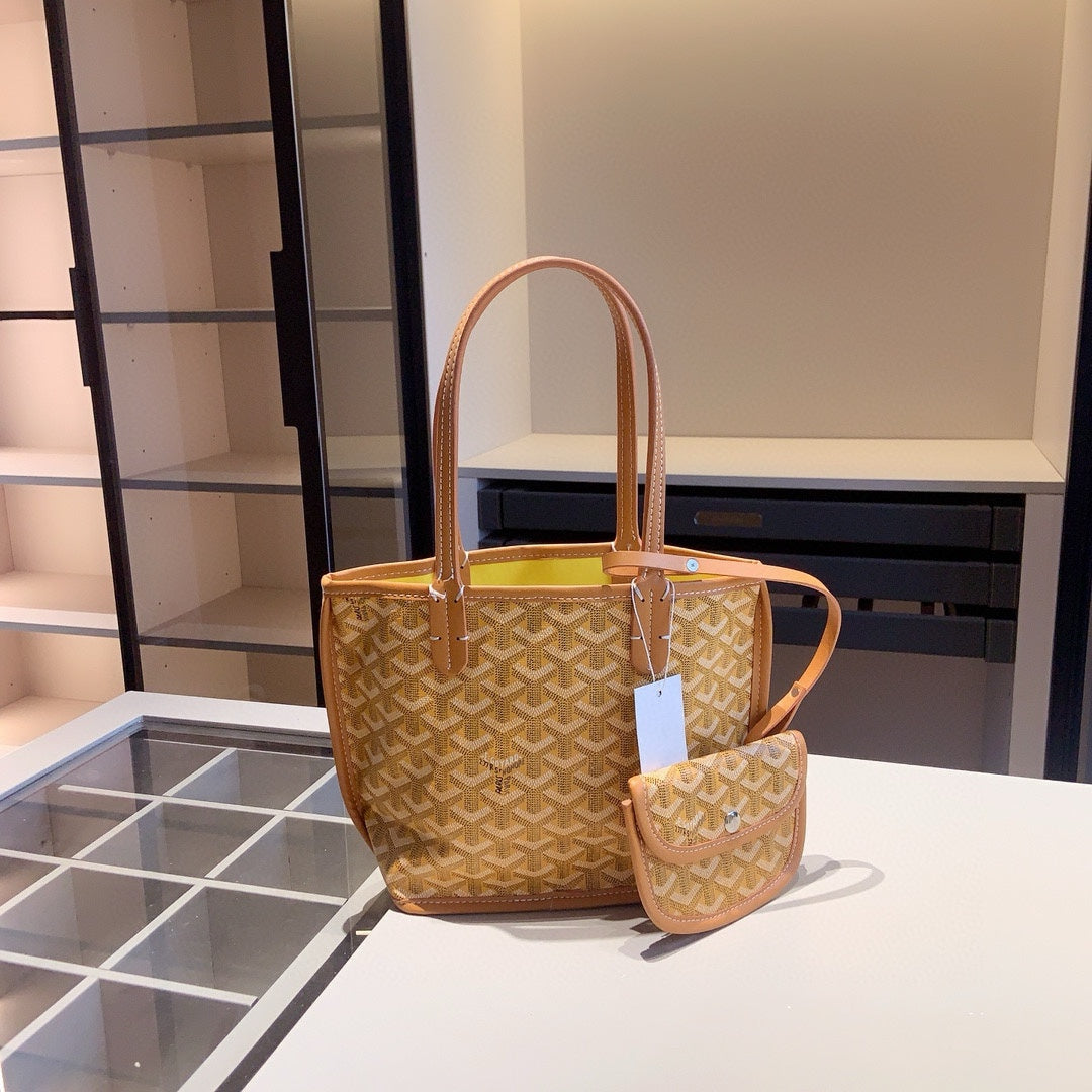 GY Classic Print Small Shopping Tote 1024052904