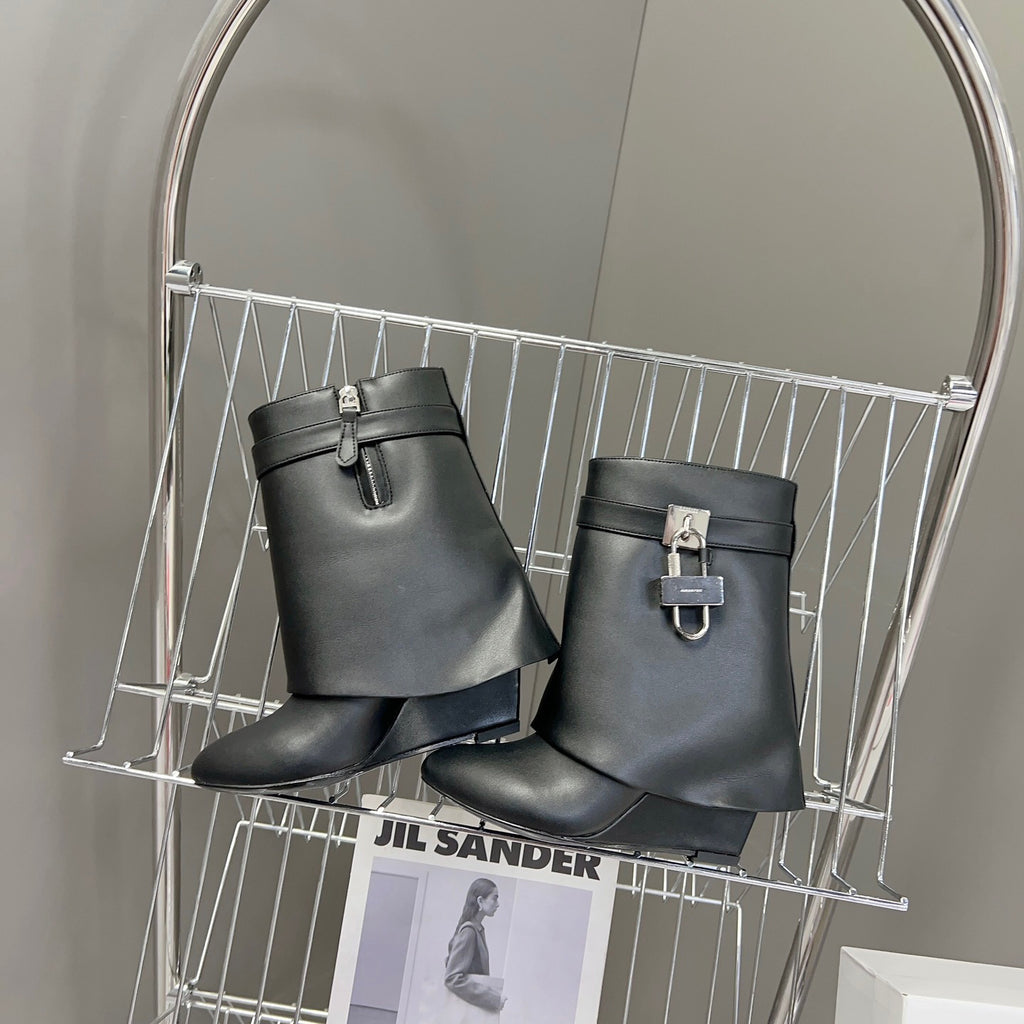 New fashion metal buckle boots leather boots(41/42 need to be customized)