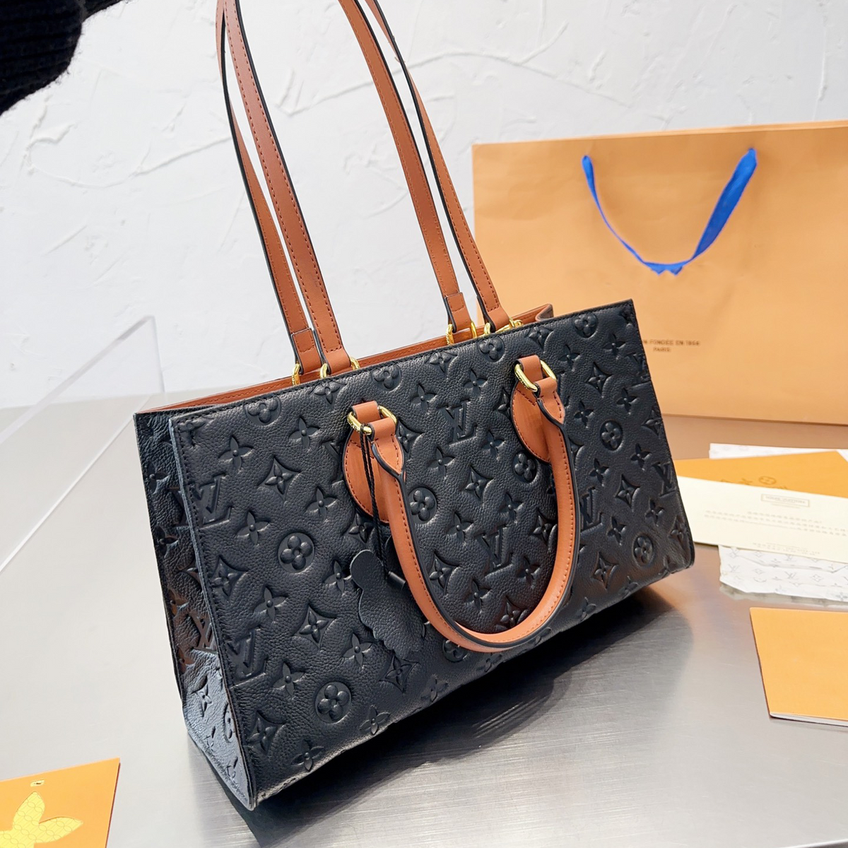 Handmade Leather Box Monogram 01