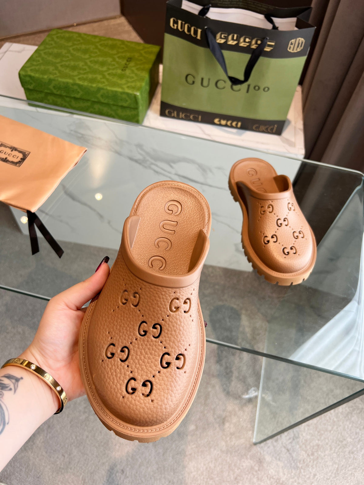 Gc's New Perforated Embroidered Sandals GC97710318