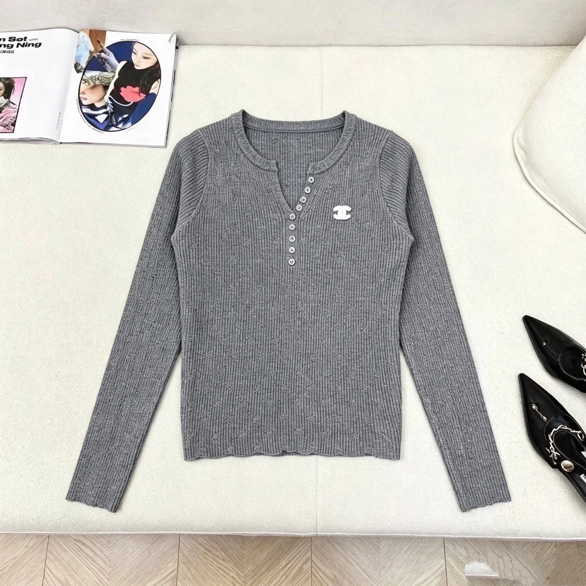 New Fashion Women's CC V-Neck Knit Top DM1326091825