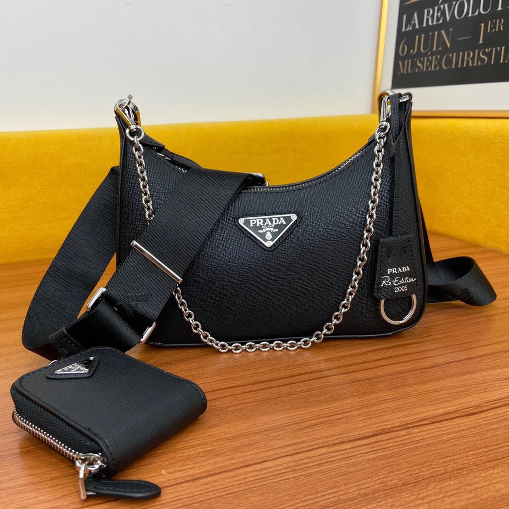 Classic and versatile crossbody bag 1024011807