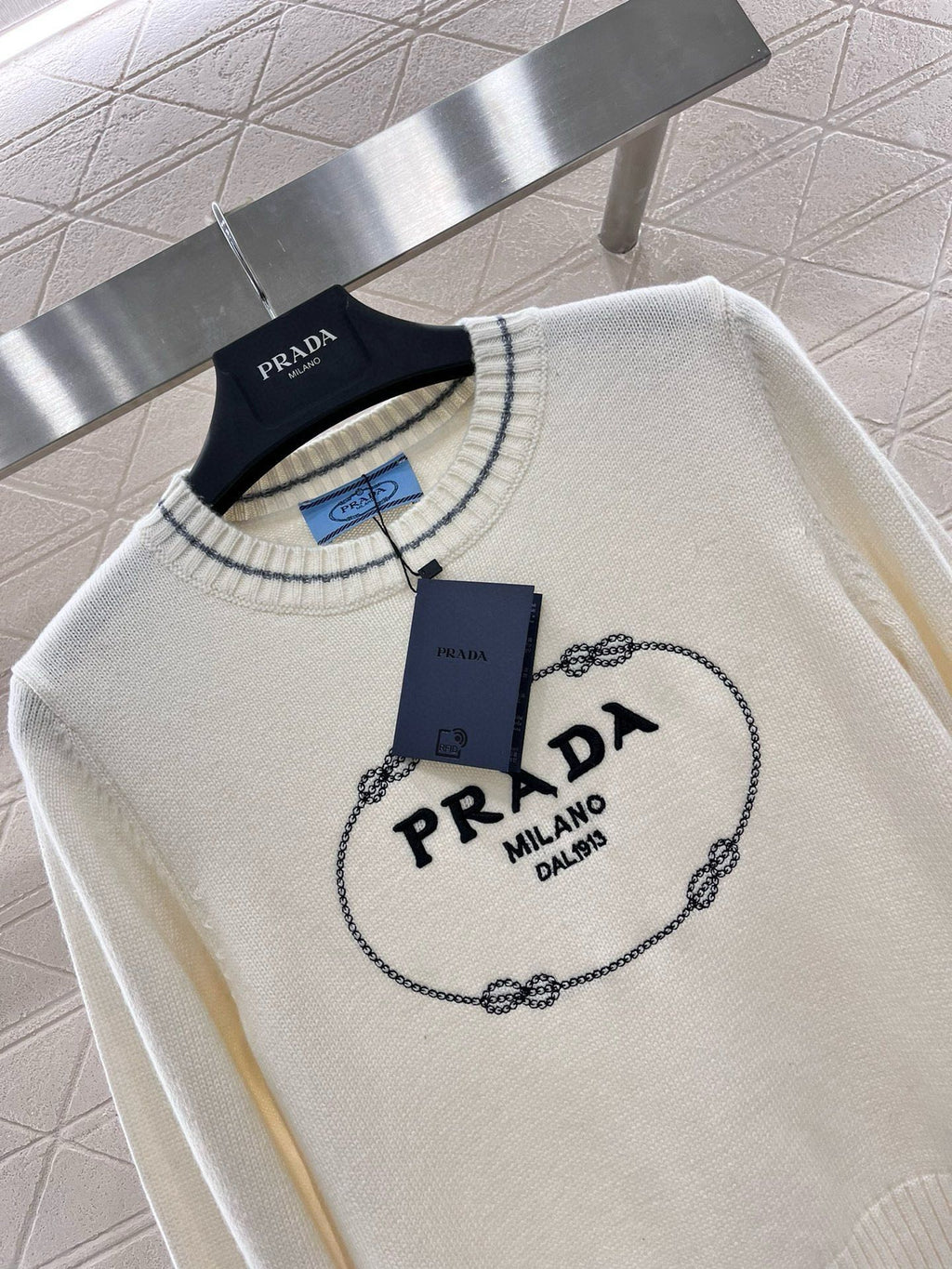PR Crew neck contrast embroidered knitted top 1824091101