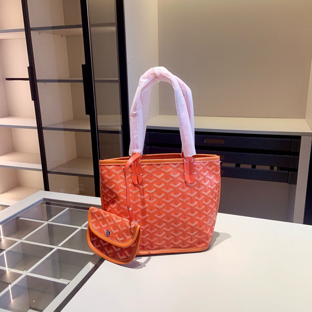 GY Classic Print Small Shopping Tote 1024052904