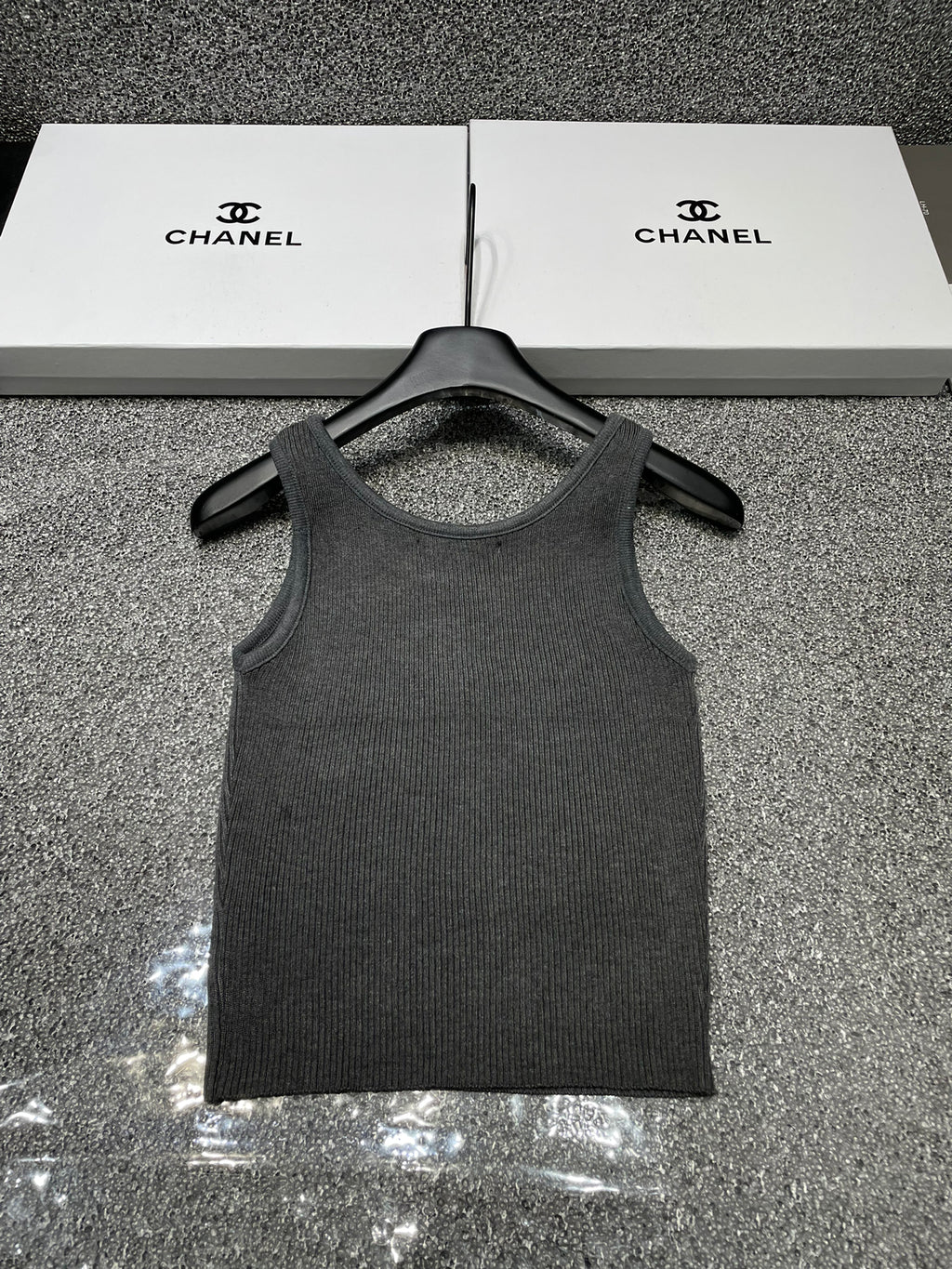 Summer new simple hot stamped letter knitted vest 0724042301