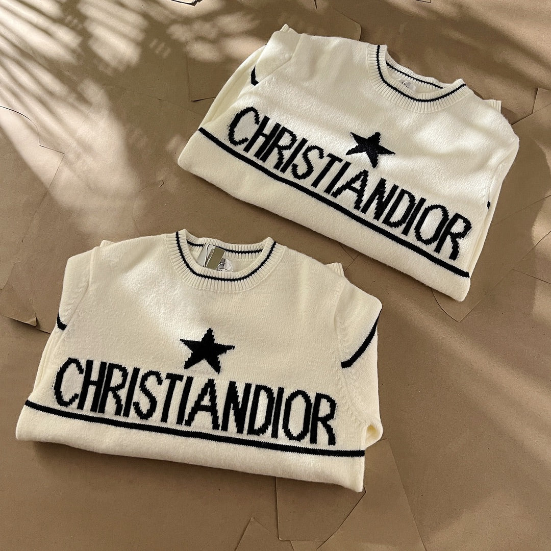 Lucky Star Jacquard Crew Neck Sweater XC0823091914