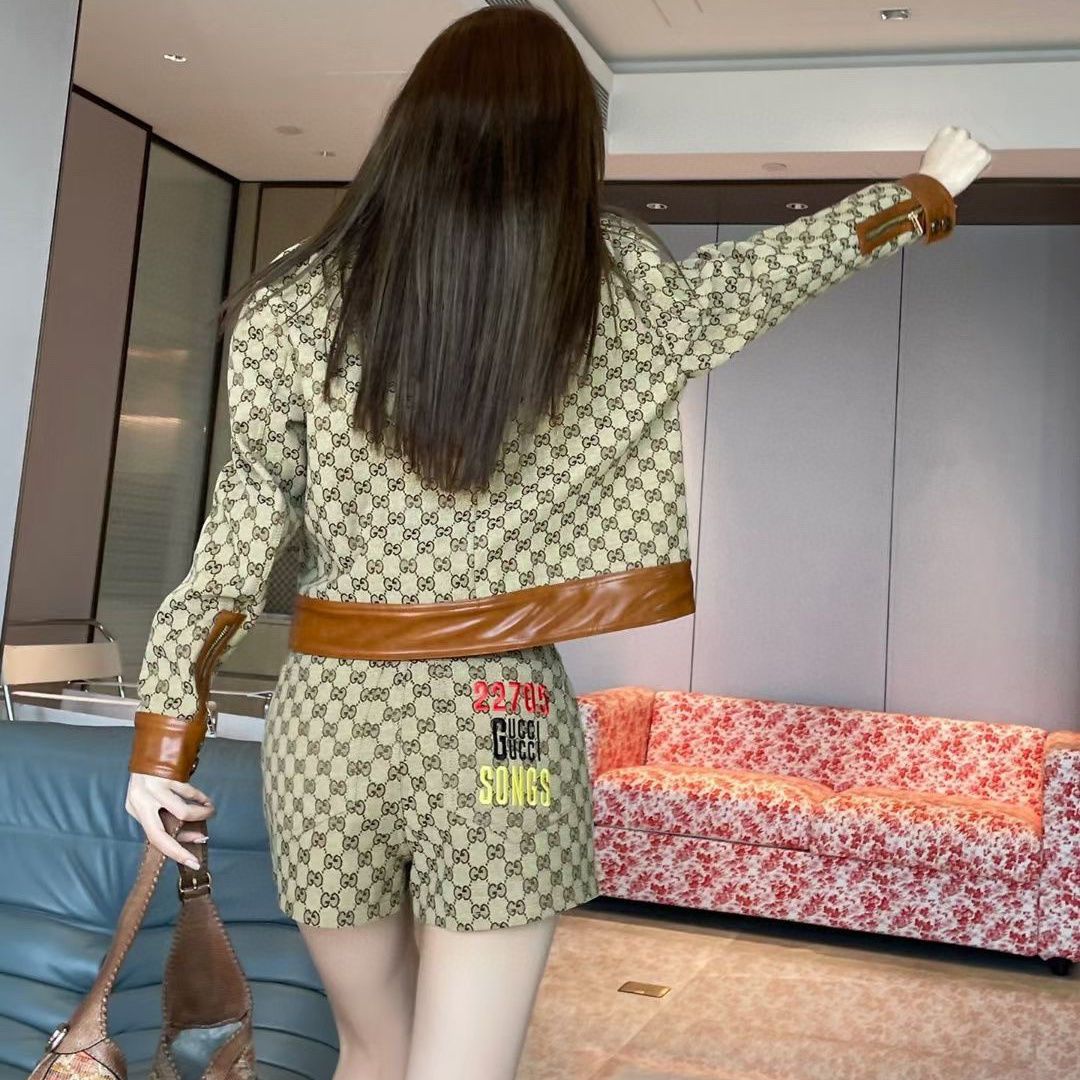 Full letter jacquard retro suit new stand collar jacket and leather jacket shorts two-piece set