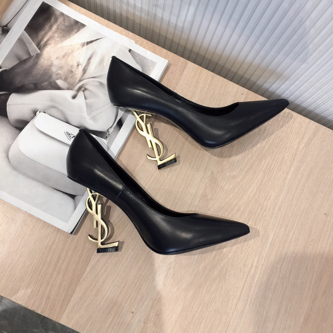 Classic high-heeled sandals combine modernity and fashion 0224052602