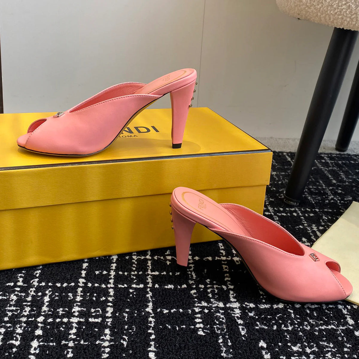 New round head fish mouth high heel sandals 1025050701
