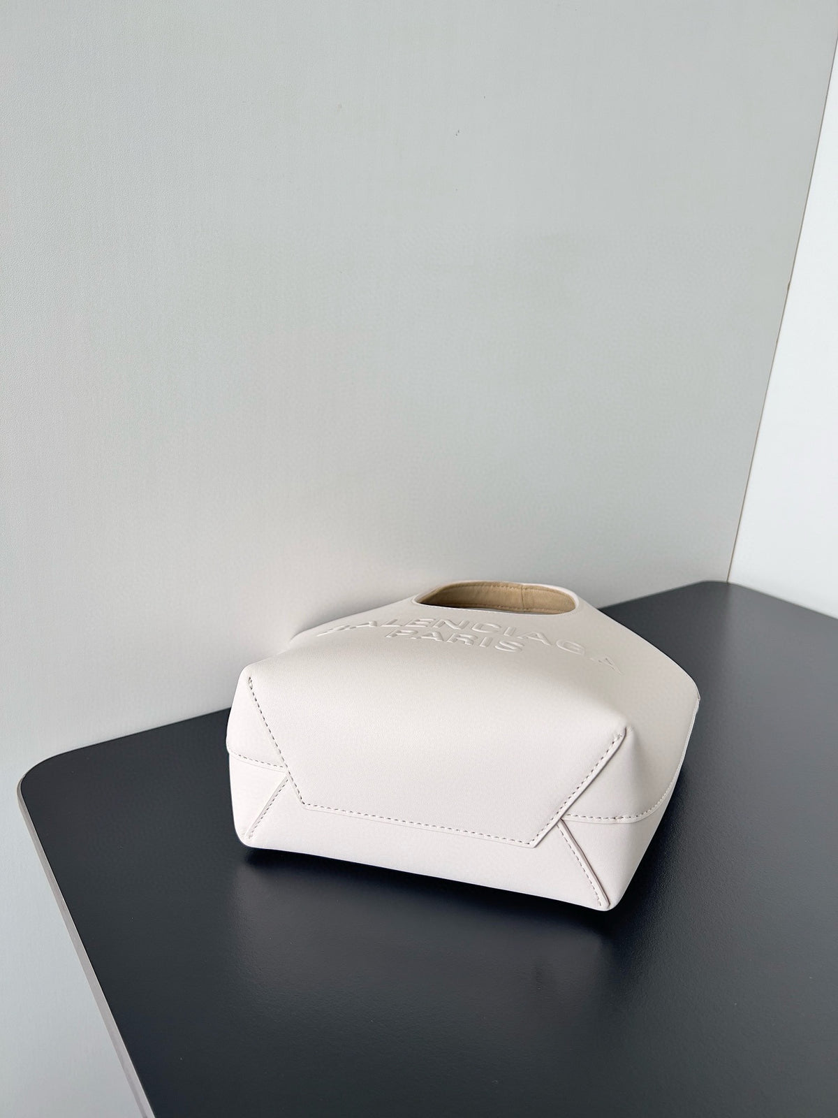 New B Logo Leisure StyleTote Bag 0724121902
