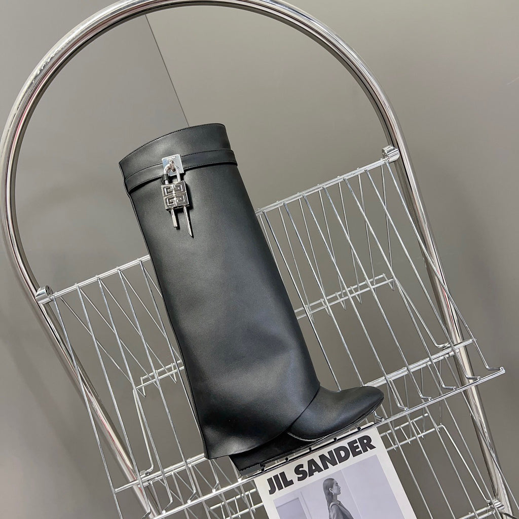 New fashion metal buckle boots leather boots(41/42 need to be customized)