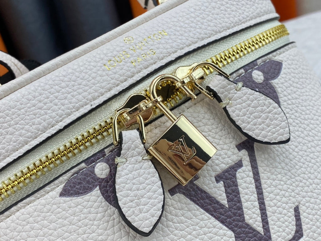V Vanity Small Bag XC0823042027