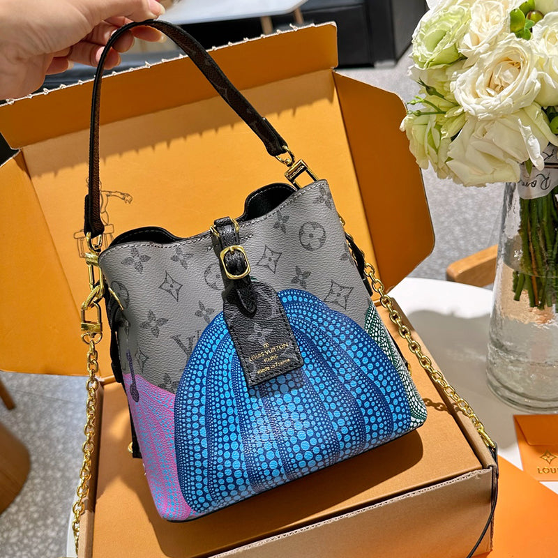 Fashion new messenger bag CWT1023080113