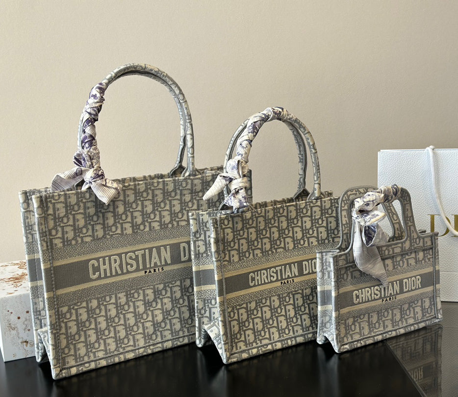 Classic luxurious book tote bag 1824041109