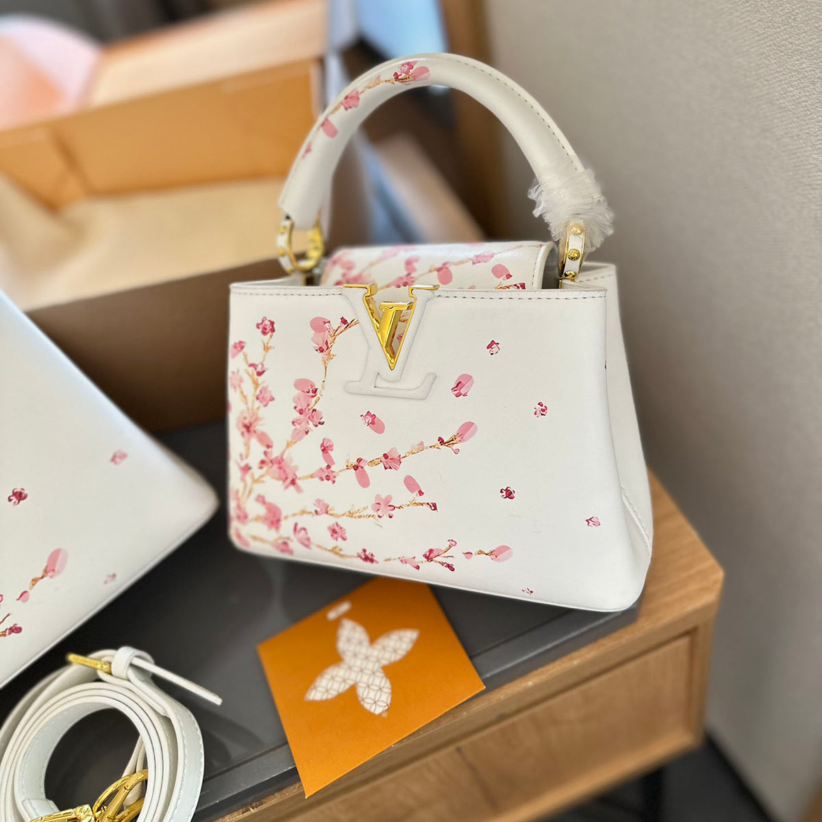 L stylish cowhide handbag  XC24101008