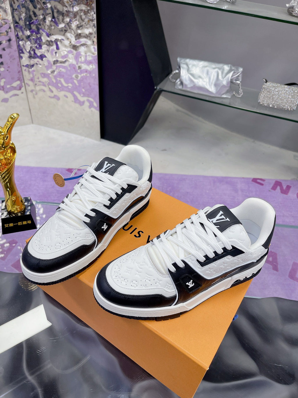 L couple limited series casual embossed sneakers 0725012401