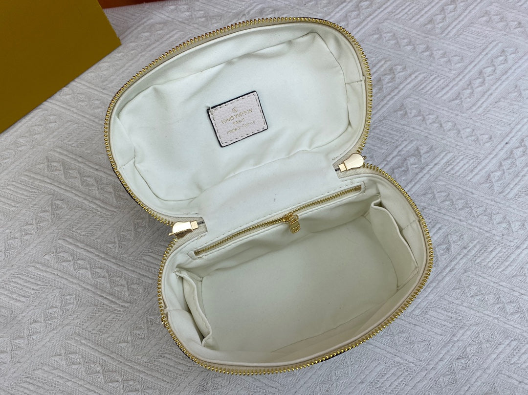 V Vanity Small Bag XC0823042027