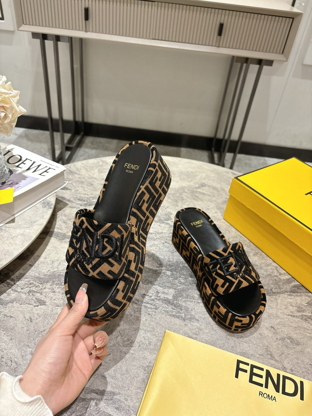 Fashion Thick-soled Slippers 0725030503