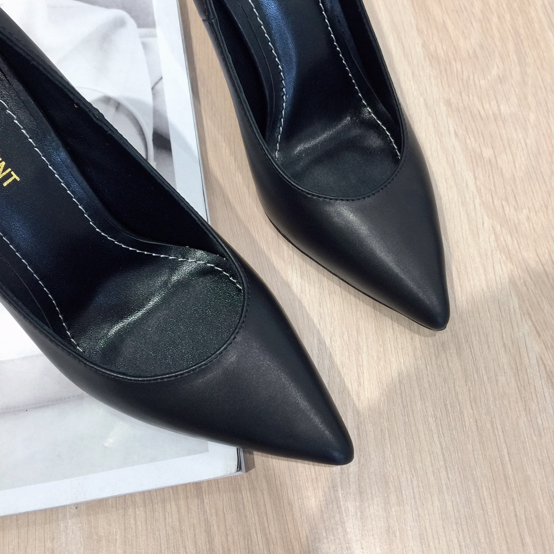 Classic high-heeled sandals combine modernity and fashion 0224052602