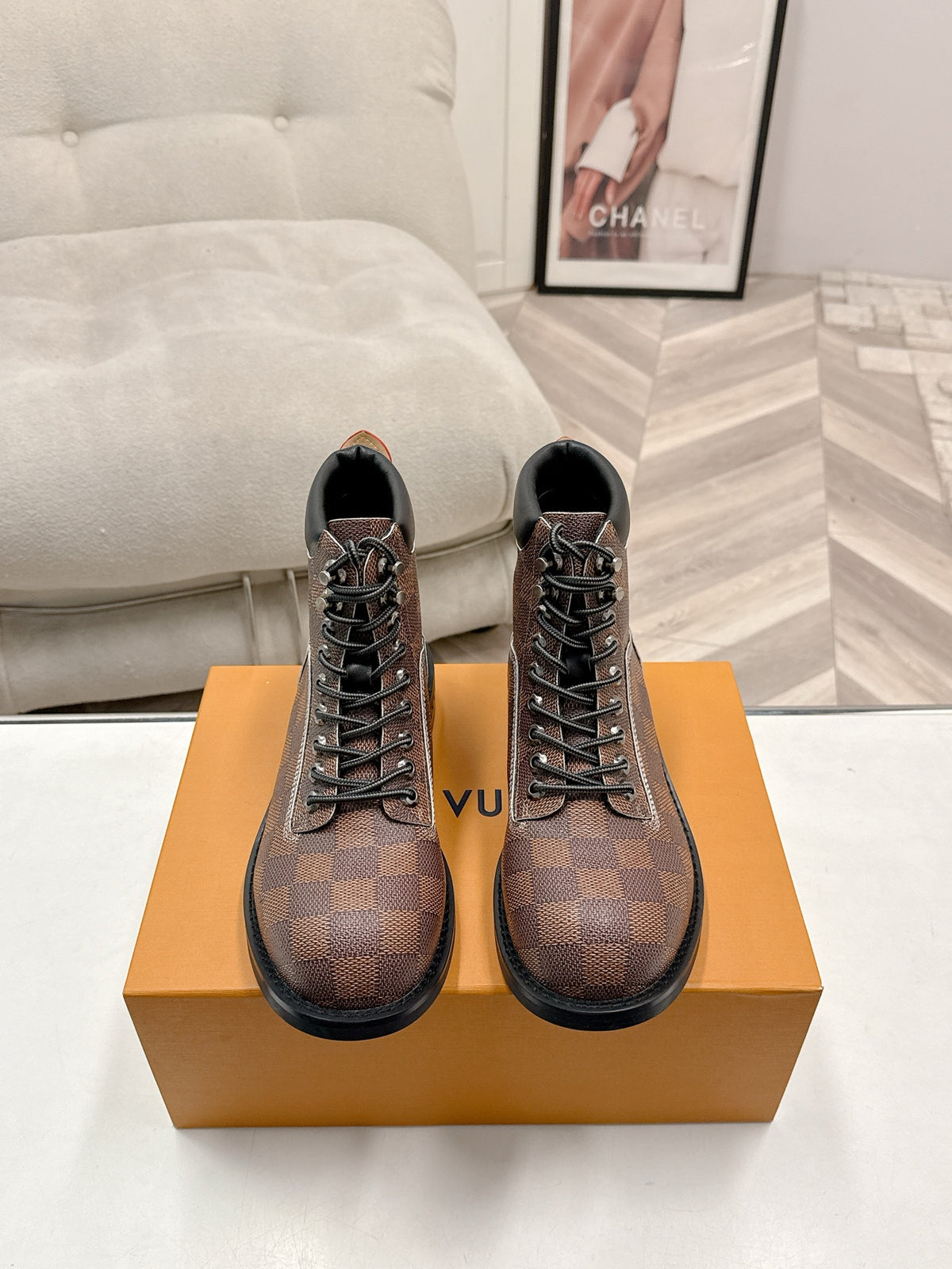 L fashion couple's Dr. Martens ankle boots 0725101304