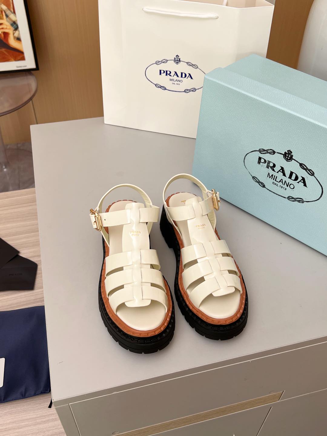 P fashionable new thick-soled sandals 0725061617