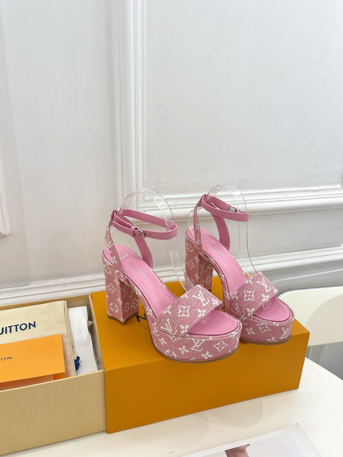 23 Ladies fashion luxury high heels SXC051502