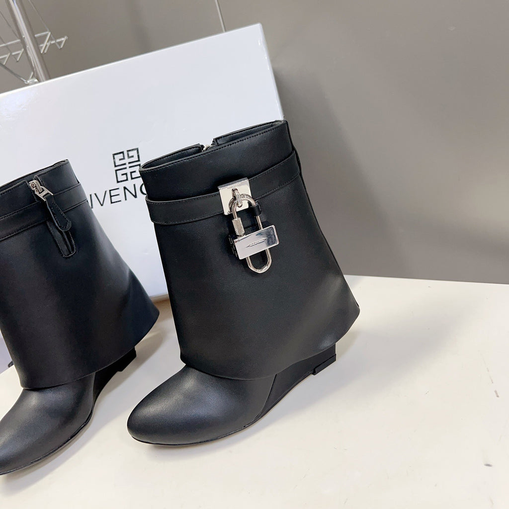 New fashion metal buckle boots leather boots(41/42 need to be customized)