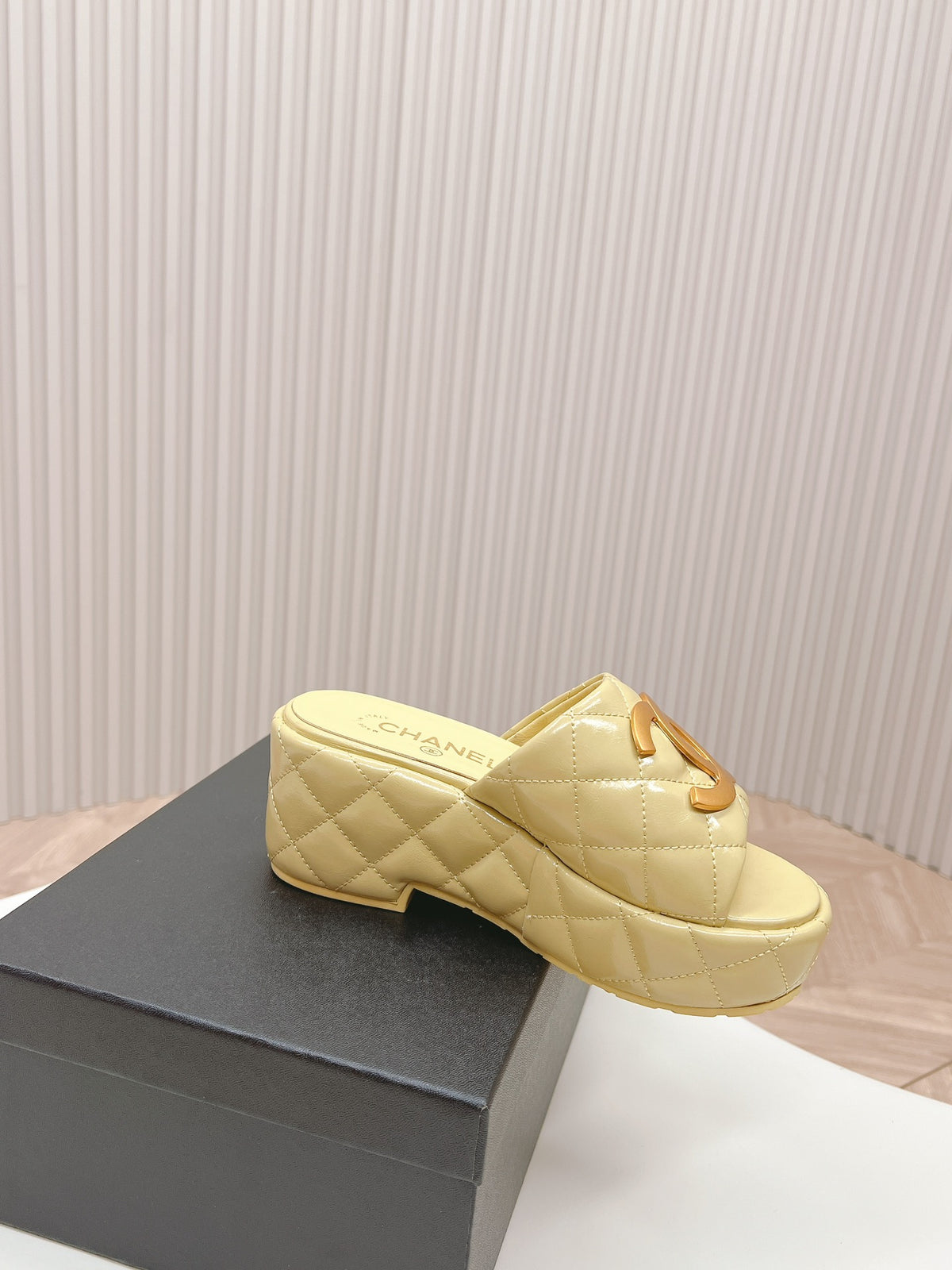 Chane1 top fashion thick-soled rhombus slippers 0724030812