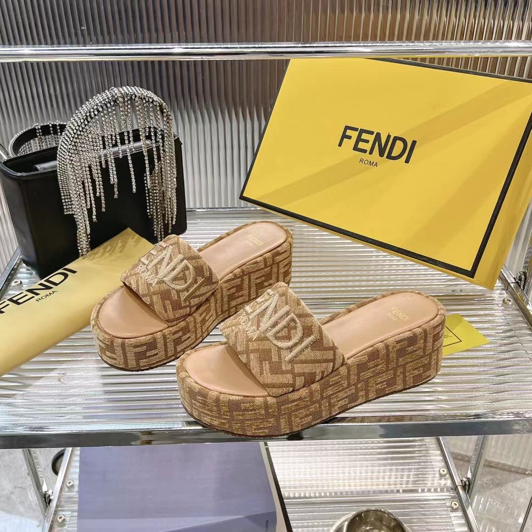 Fashion Thick-soled Slippers 0725030503