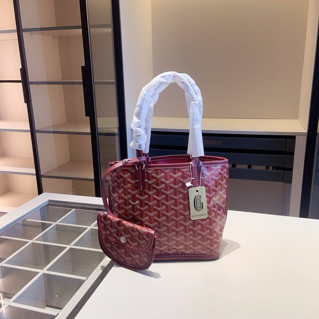 GY Classic Print Small Shopping Tote 1024052904