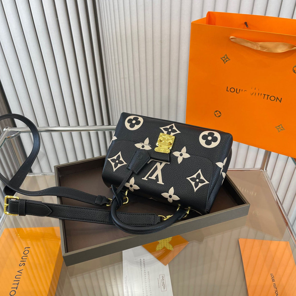 Black Understated Luxury Handbag WLFBG23021711