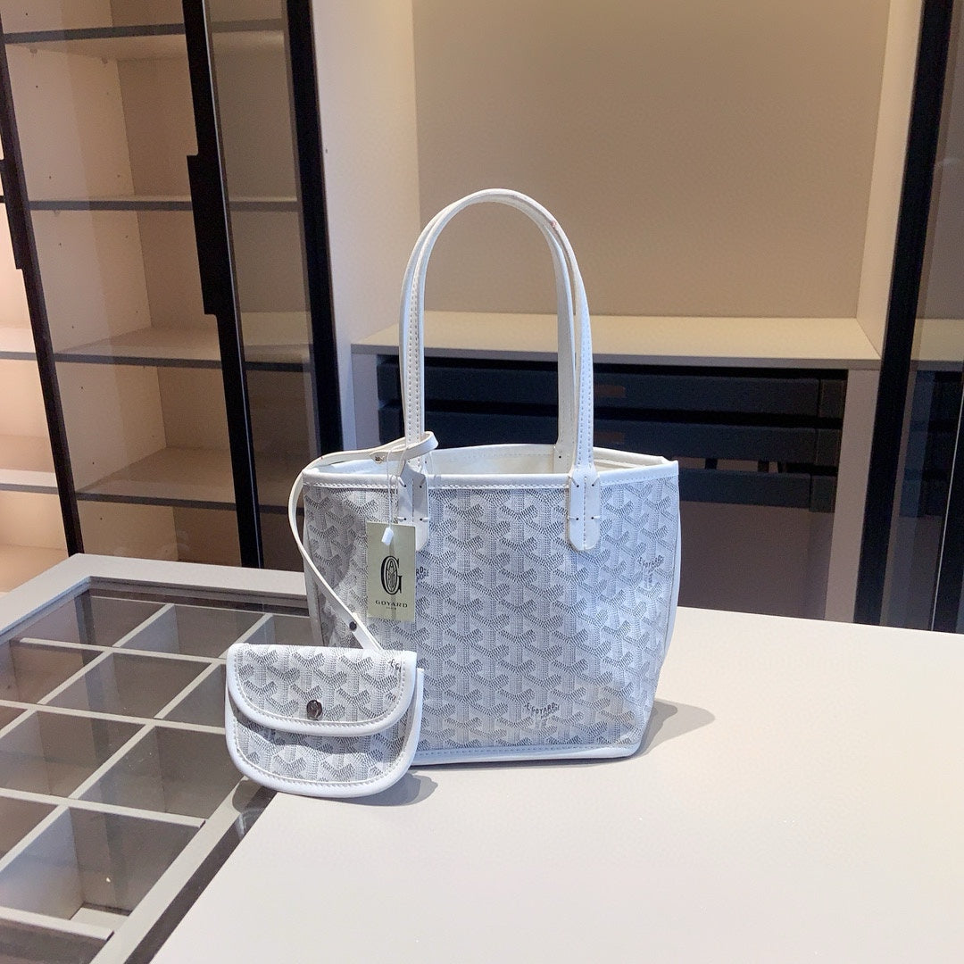 GY Classic Print Small Shopping Tote 1024052904