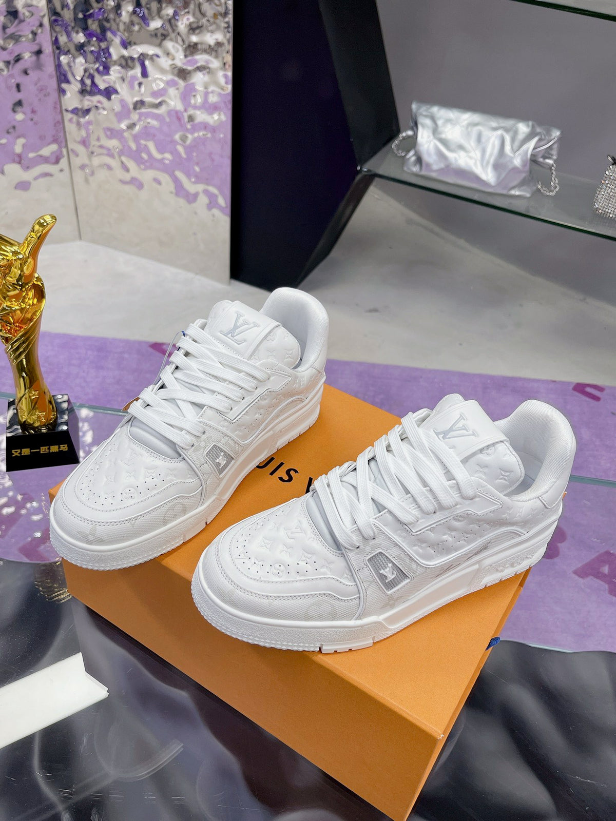 L couple limited series casual embossed sneakers 0725012401