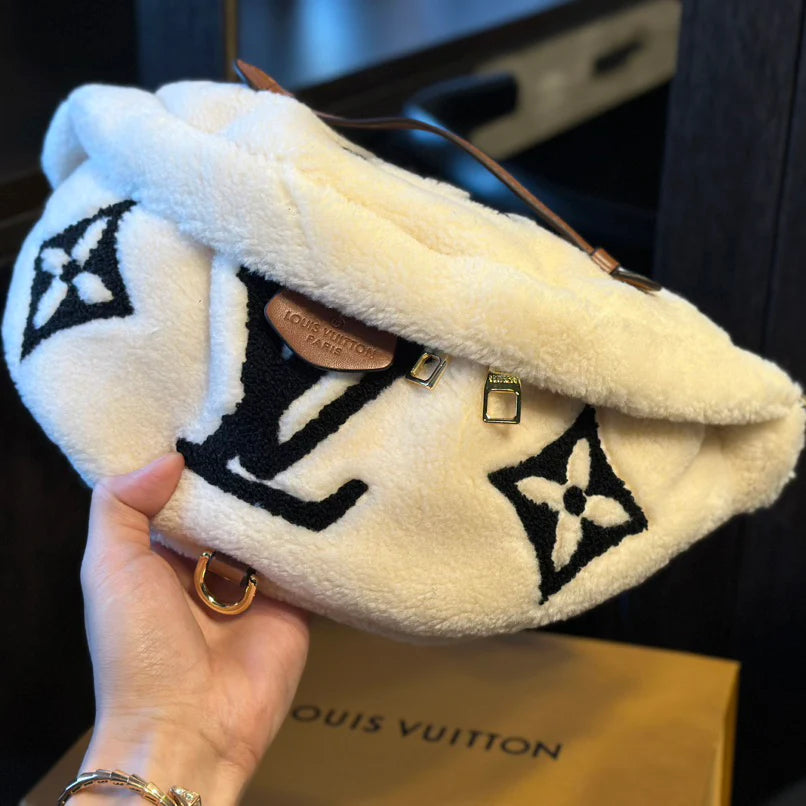 New Fashion Versatile Lamb Fleece Chest Bag 1024101208